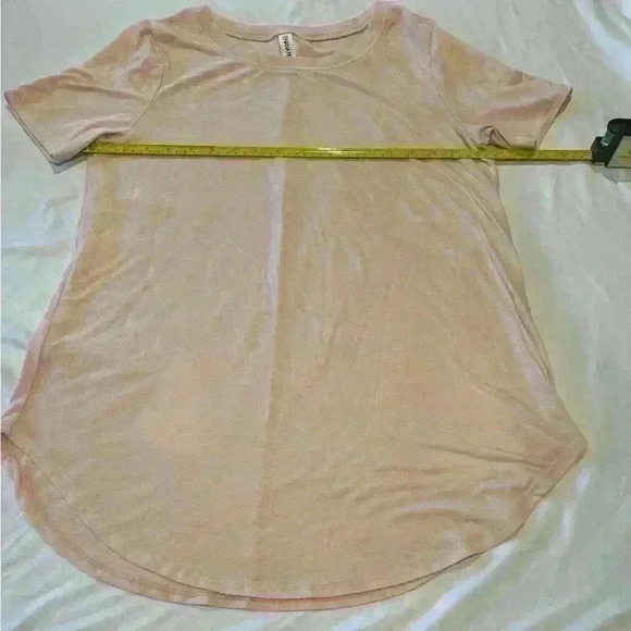 Zenana premium  shortsleeved round neck round hem top in light pink size medium - Picture 4 of 8